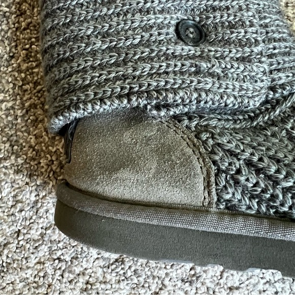 UGG Australia Classic Cardy Boots Gray Knit With Buttons, Size 6 - Picture 10 of 11